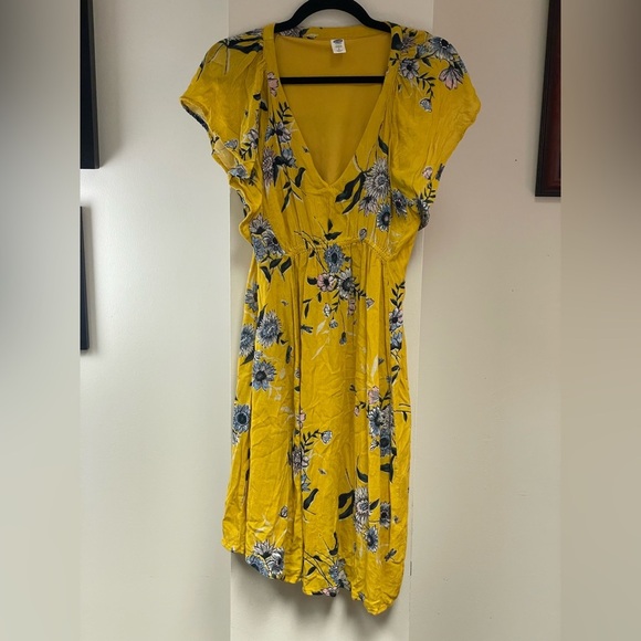 Old Navy Maternity Ruffle-Sleeve Yellow Floral Midi Dress - Picture 2 of 6